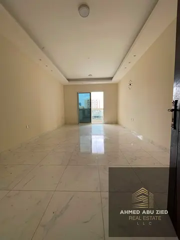 شقة غرفةوصاله غرفه ماستر مع بلكونه و2حمام وصالة مع باركن مجاني للإيجار بسعر ممتاز في الراشدية 2 –
