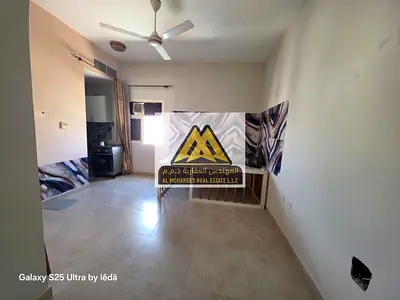 استوديو للإيجار السنوي في الروضة 3 عجمان مساحة كبيرة جداً تكييف مركزي مطبخ شبه منفصل موقع مميز