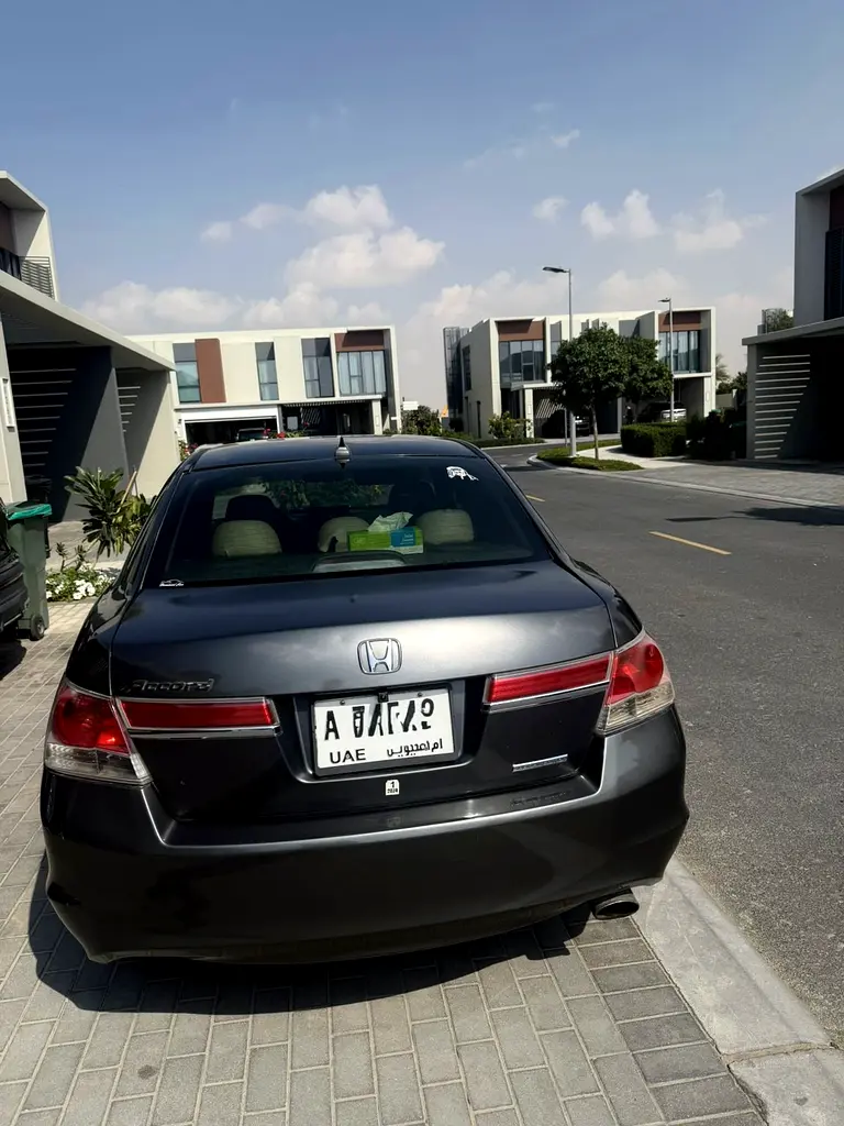 Honda Accord 2012 — photo 1 of 6