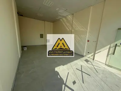 محل تجاري اول استخدام ببناية جديدة مساحه وتشطيب ممتازه