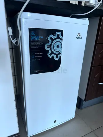 **Evvvoli Mini Fridge – 90L (White) | Excellent Condition **