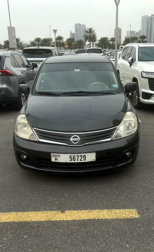 Nissan Tiida 2012 — photo 1 of 10