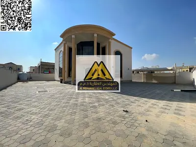 5 غرف ماستر + غرفة خادمة مجلس + صالتان + مطبخ مجهز + مستودع حوش واسع + موقف سيارتين تكييف سبليت، مدخلين