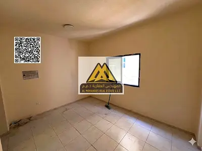يتميز الاستوديو بمساحة واسعة توفر راحة في الاستخدام اليومي، بالإضافة إلى مطبخ شبه منفصل يمنح خصوصية أفضل داخل الوحدة وتنظيمًا مميزًا للمساحة.