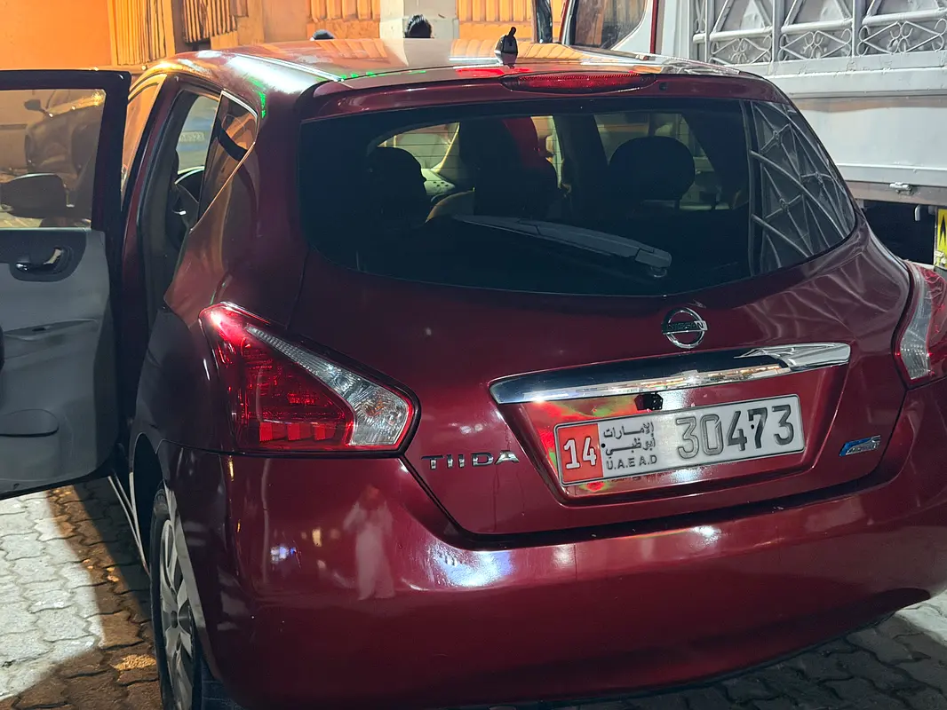 Nissan Tiida 2014 — photo 1 of 2