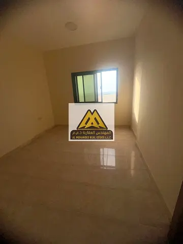 شقة مميزة للإيجار السنوي في منطقة الكورنيش بعجمان، صف أول على البحر