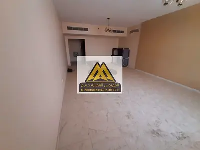 شقة غرفتين وصالة للإيجار في النعيمية 2 عجمان، ماستر، 3 حمامات، 2 بلكونة، تكييف مركزي، مساحة واسعة، موقع مميز قريب من الخدمات