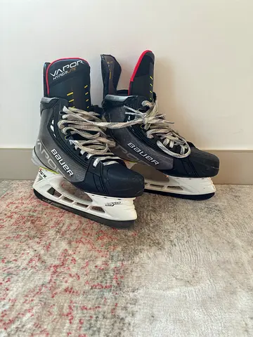 Hyperlite Bauer Vapor Ice Hockey Skates - Good Condition, Size Adjustable Laces