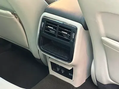 صورة 18 لـ 2019 Lincoln CONTINENTAL