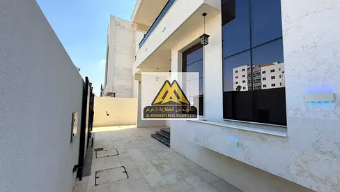 فرصة مميزة لاستئجار فيلا تجارية في منطقة الياسمين بعجمان، تقع مباشرة على شارع رئيسي بموقع استراتيجي مثالي لمختلف الأنشطة التجارية،