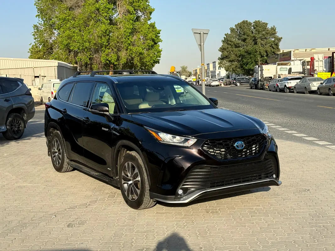 Toyota Highlander 2020 — photo 1 of 20