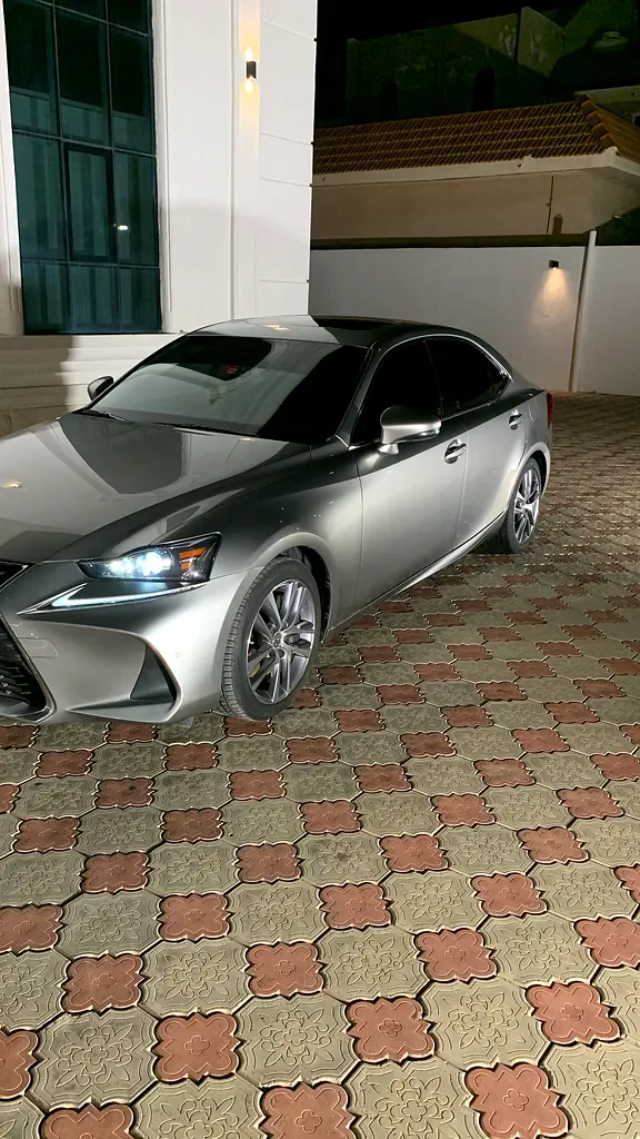 Lexus IS-Series 2019 — photo 1 of 13