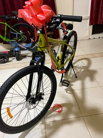 New Mountain Bike - 26 Hardtail with Disc Brakes...recived as gift .not used .