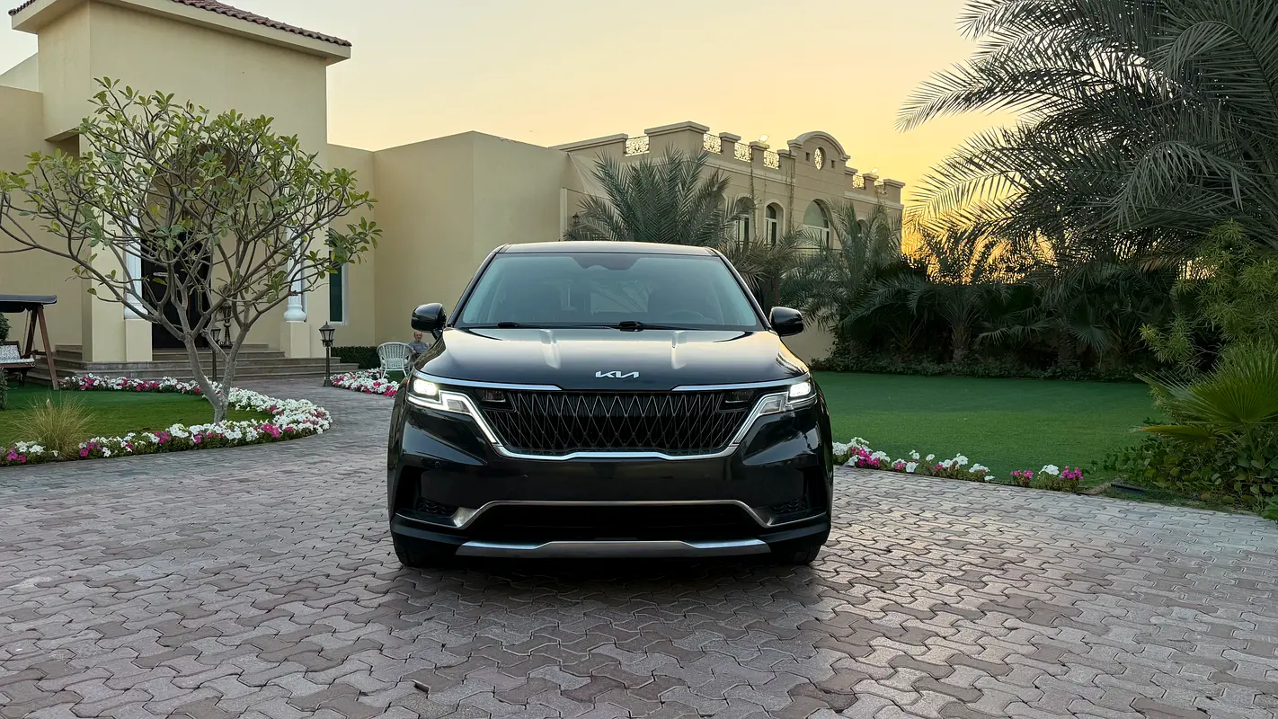Kia Carnival 2022 — photo 1 of 20