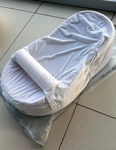 I’m selling cocon for baby in good condition I have 2 fitted sheets as well