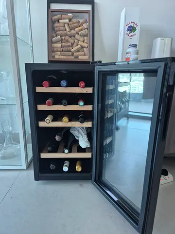 18-Bottle Wine Cooler (Black) – Compact, Working