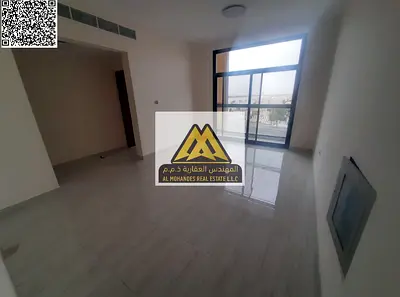 تتميز بتصميم عملي ومساحة مناسبة مع تكييف مركزي وثلاث حمامات، بالإضافة إلى موقع حيوي قريب من جميع الخدمات،