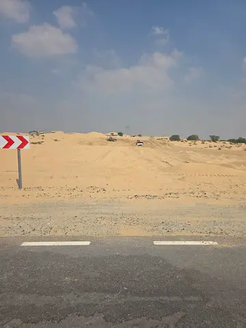 للبيع قطعه ارض سكني ب منطقه الحوشي ضاحيه البديع بالشارقة