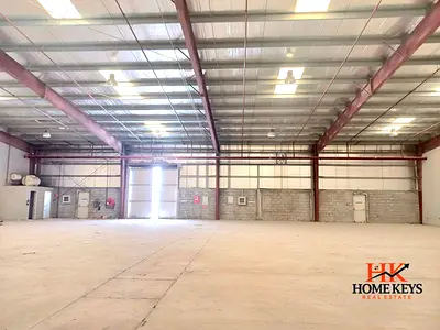 مستودع تجاري | مجمع التطوير العقاري ٢ | مساحة ٨٤٠٠ قدم مربع | مزود طاقة 50 كيلوواط