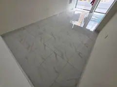 A very special shop with flexible payment options, close to all services, and with easy access to Du