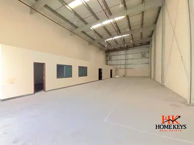 مستودع للإيجار | مجمع دبي للاستثمار ٢ | مساحة 6900 قدم مربع | طاقة27.50  كيلوواط | موقع مميز