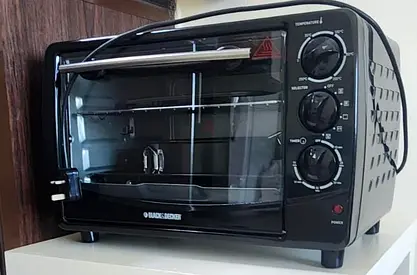 Black+Decker Countertop Electric Oven - Small Toaster Oven, Good Condition