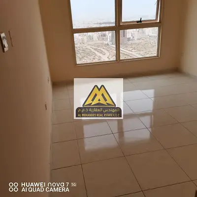 للإيجار شقة غرفتين وصالة في برج لافيندر – أبراج الإمارات، عجمان، تتميز بإطلالة مفتوحة ودور مرتفع مع موقع حيوي قريب من جميع الخدمات.