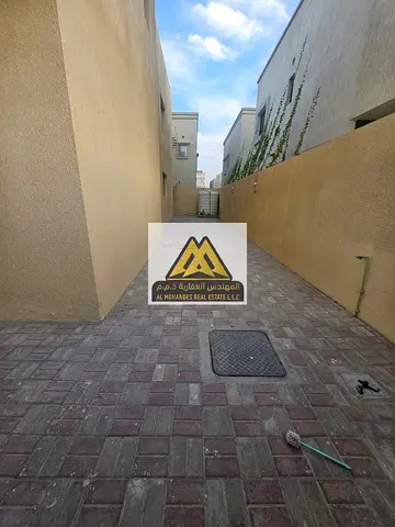 فيلا 5 غرف ماستر للإيجار في الزاهية