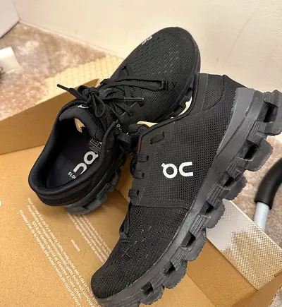 On Cloud Black Running Shoes -  UK 9 (Used, Good Condition)