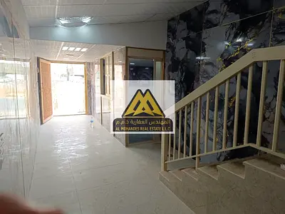 ملحق مميز للإيجار السنوي في منطقة الروضة 3 بعجمان، يقع في موقع هادئ ومناسب للعائلات