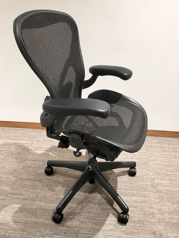 Selling for Herman Miller Areon classic chair size B size and C full loaded