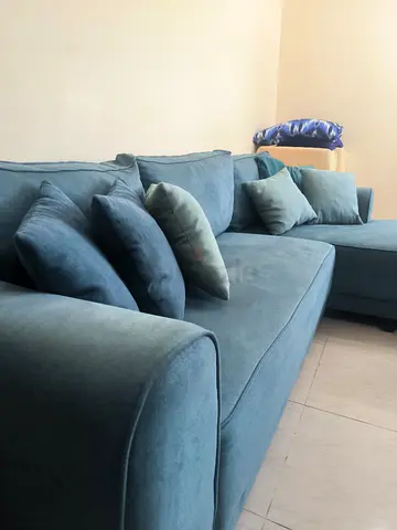 L-shaped teal fabric sofa with chaise, good condition