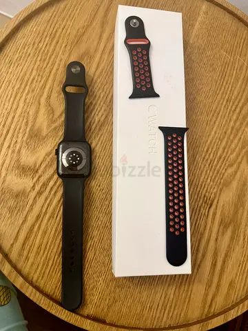 Used Apple Watch with extra sport band (black) — working condition