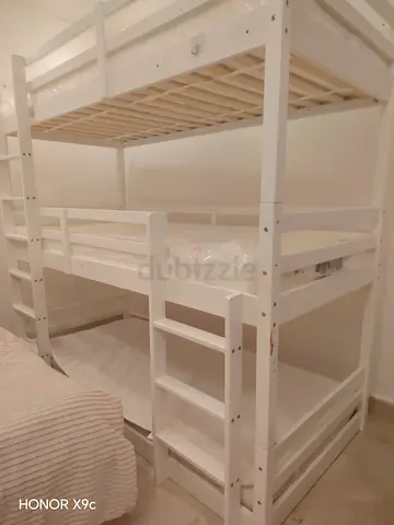 Triple bunk bed
