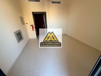 استديو للإيجار السنوي في منطقة العالية بعجمان مع بلكونة ومساحة مريحة وموقع سكني هادئ قريب من الخدمات