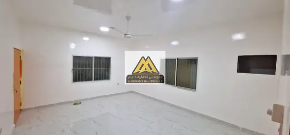 فيلا للإيجار السنوي في المويهات 2، عجمان – 4 غرف نوم مع صالة وموقع مميز