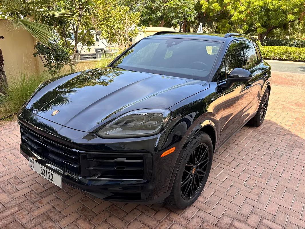 Porsche Cayenne 2024 — photo 1 of 9