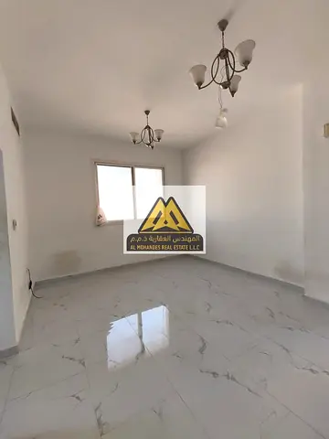 عرض مميز شقة غرفة وصالة للإيجار في العالية عجمان على شارع رئيسي وبلكونة وقريبة من مخرج دبي والشارقة بسعر 28 ألف