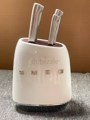 White color Knife set. Never Been Used