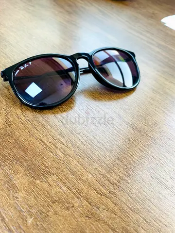 Original Ray ban polarized glass used  I bought 850dh anyone interested buy I sale 349dh