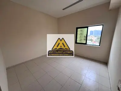 استوديو للإيجار في الراشدية 2 عجمان، مساحة كبيرة، مطبخ منفصل، تكييف مركزي، موقع مميز قرب أبراج الراشدية، 21000 سنوياً 4 دفعات