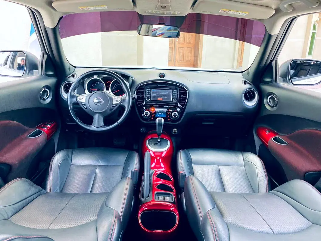 Nissan Juke 2016 — photo 1 of 3