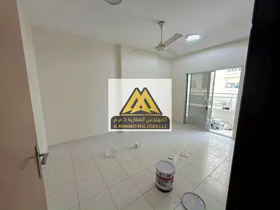 فرصة مناسبة للسكن في موقع حيوي داخل النعيمية 2، شقة غرفة وصالة بتصميم عملي ومساحات كبيرة توفر راحة في المعيشة اليومية، مع صالة منفصلة تعطي خصوصية أفضل