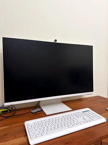 32 inch 4k HDR Samsung Smart Monitor with Stand and White Keyboard, Samsung AI Camera  mouse
