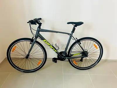 Giant Hybrid/City Bike - 28 Wheels, Lightweight Frame