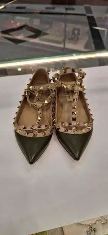 Studded Pointed-Toe Womens Flats (Green/Beige) - Preloved