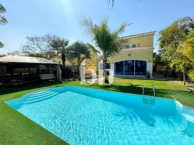 Lake View | Upgraded | Landscaped Garden