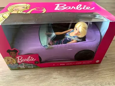 CLEARANCE BRAND NEW BARBIE CONVERTIBLE WITH DOLL PLAYSET