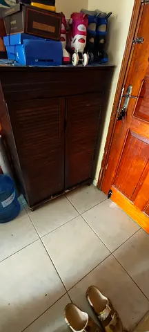 Compact wooden shoe cabinet / storage cupboard in good condition