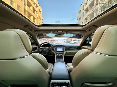 صورة 8 لـ 2019 Lincoln CONTINENTAL